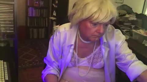 Snapshot of pantyvloletlace chatting on 02/18/26, 11:44 Pantyvioletlace online show from 02/18/26, 11:44