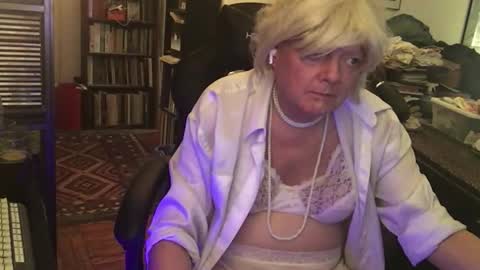 Snapshot of pantyvloletlace chatting on 02/25/26, 03:16 Pantyvioletlace online show from 02/25/26, 03:16