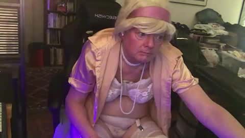 Snapshot of pantyvloletlace chatting on 03/15/26, 12:38 Pantyvioletlace online show from 03/15/26, 12:38