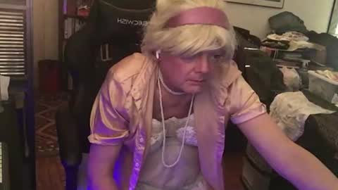 Snapshot of pantyvloletlace chatting on 03/21/26, 04:39 Pantyvioletlace online show from 03/21/26, 04:39