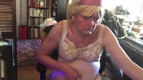 Snapshot of pantyvloletlace chatting on 04/07/26, 09:15 Pantyvioletlace online show from 04/07/26, 09:15