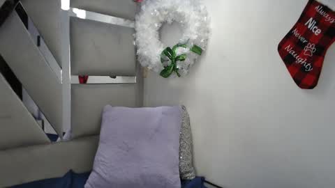 Paola Lyon online show from 01/06/25, 03:19