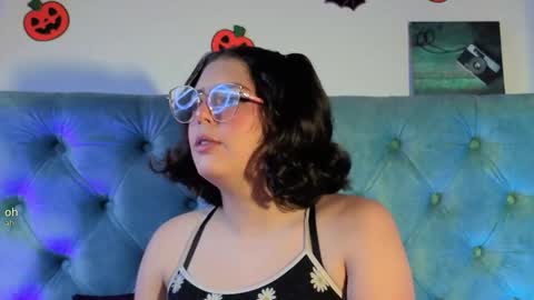 Paola Lyon online show from 11/12/25, 06:19