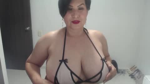 Snapshot of paola_williams chatting on 05/13/26, 08:27 Paola Williams online show from 05/13/26, 08:27