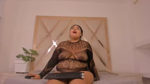 Paola online show from 10/24/25, 09:33