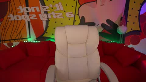 Lia online show from 12/10/24, 08:08