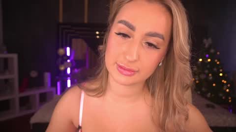 Lia online show from 12/29/24, 11:29