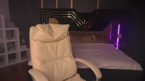 Lia online show from 01/30/25, 06:10