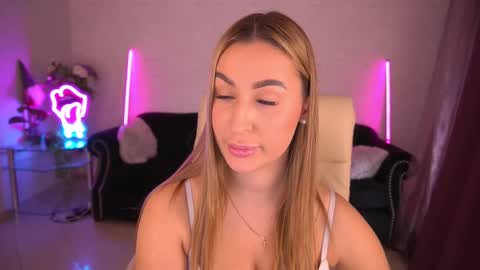 Lia online show from 02/21/25, 11:11