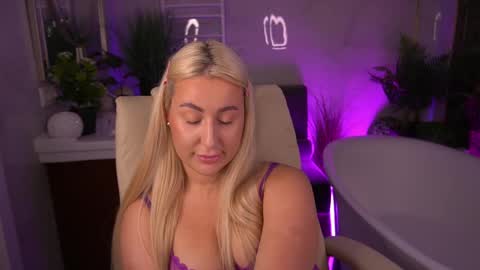 Snapshot of paolamola chatting on 05/06/26, 02:22 Lia online show from 05/06/26, 02:22