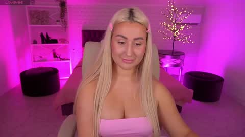 Snapshot of paolamola chatting on 05/10/26, 02:11 Lia online show from 05/10/26, 02:11