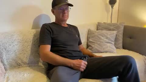 papa_show online show from 10/13/25, 07:41