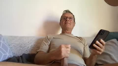 papa_show online show from 11/04/25, 10:03