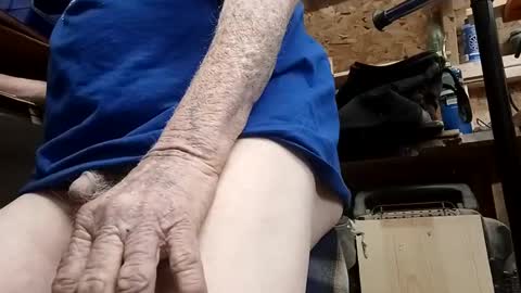 papajb70 online show from 02/19/25, 04:01