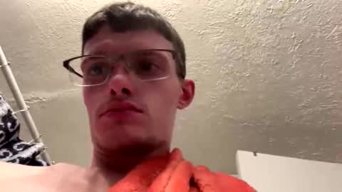 Snapshot of papi121221 chatting on 11/16/25, 03:12 papi121221 online show from 11/16/25, 03:12