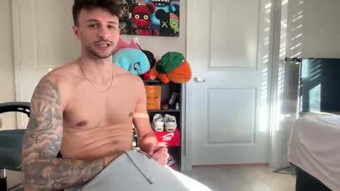 Snapshot of papijakey chatting on 11/16/25, 09:09 -- New Videos Down Below online show from 11/16/25, 09:09