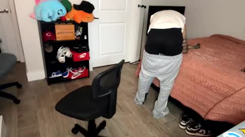 Snapshot of papijakey chatting on 12/04/25, 01:48 -- New Videos Down Below online show from 12/04/25, 01:48