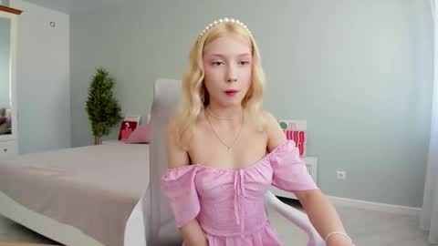 Melena online show from 10/25/25, 08:33