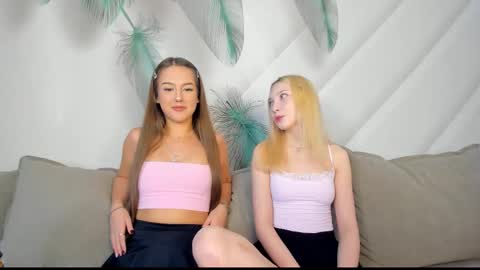 Snapshot of paradi_se chatting on 12/18/25, 09:04 Melena online show from 12/18/25, 09:04