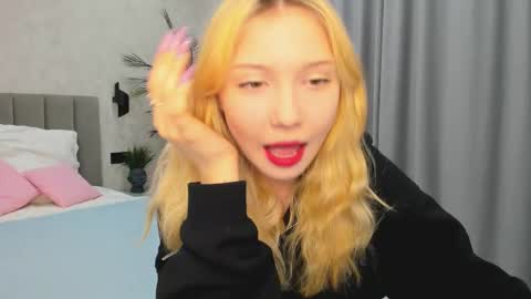 Snapshot of paradi_se chatting on 01/10/26, 08:27 Melena online show from 01/10/26, 08:27