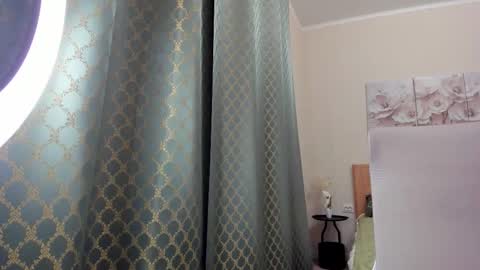 Snapshot of paradi_se chatting on 02/28/26, 08:37 Melena online show from 02/28/26, 08:37