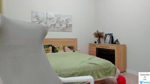 Snapshot of paradi_se chatting on 03/19/26, 08:40 Melena online show from 03/19/26, 08:40