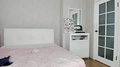 Snapshot of paradi_se chatting on 04/25/26, 01:41 Melena online show from 04/25/26, 01:41