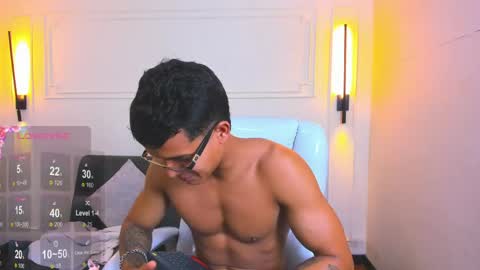 Snapshot of paradise_boy_s chatting on 05/11/26, 02:12 Ryan And Casper online show from 05/11/26, 02:12