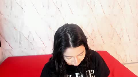 Snapshot of paranoidtemptaion_ chatting on 11/11/25, 11:32 paranoidtemptaion_ online show from 11/11/25, 11:32