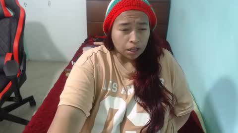 Snapshot of pareja_explosivasexx chatting on 11/21/25, 06:12 Luna online show from 11/21/25, 06:12