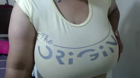 Snapshot of pareja_explosivasexx chatting on 07/21/26, 10:56 Luna online show from 07/21/26, 10:56
