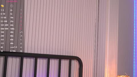 Paris  online show from 12/19/25, 03:46