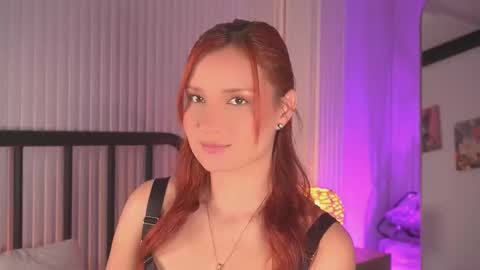 Paris  online show from 03/19/26, 03:21