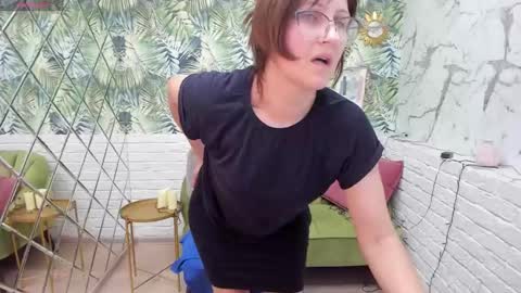 Paris online show from 01/09/25, 02:33