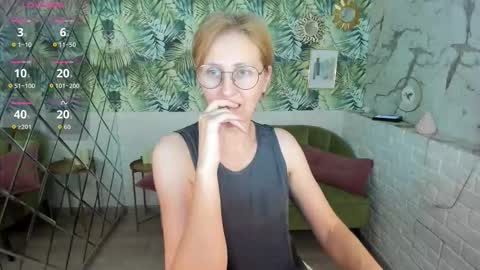 Paris online show from 02/27/26, 01:00