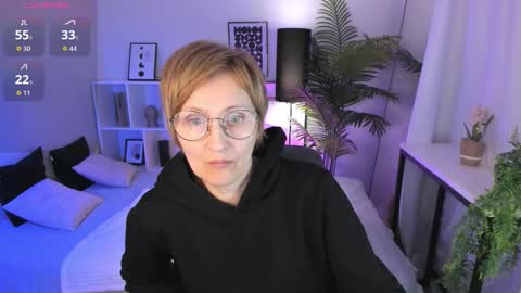 Snapshot of paris_cherry chatting on 03/22/26, 06:11 Paris online show from 03/22/26, 06:11