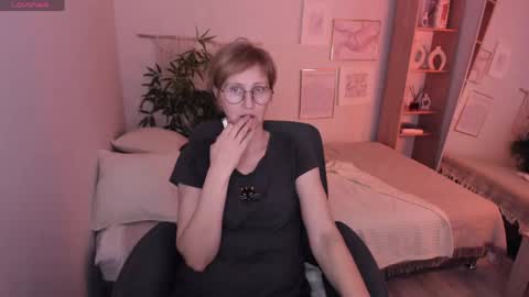 Snapshot of paris_cherry chatting on 04/19/26, 06:10 Paris online show from 04/19/26, 06:10