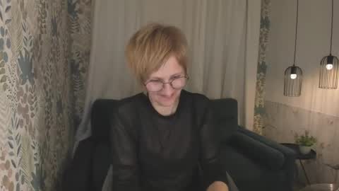Snapshot of paris_cherry chatting on 04/29/26, 06:14 Paris online show from 04/29/26, 06:14