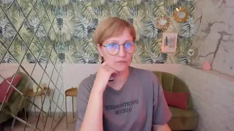 Snapshot of paris_cherry chatting on 05/30/26, 06:05 Paris online show from 05/30/26, 06:05