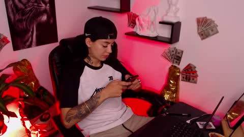 Snapshot of paris_dangelo chatting on 12/15/24, 11:31 Paris D angelo online show from 12/15/24, 11:31