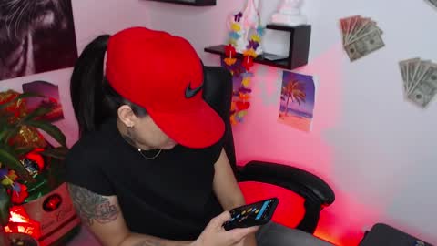 Snapshot of paris_dangelo chatting on 01/18/25, 03:09 Paris D angelo online show from 01/18/25, 03:09