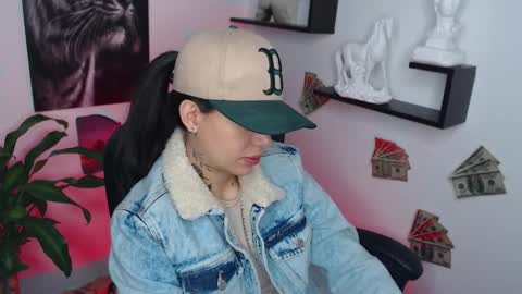 Snapshot of paris_dangelo chatting on 02/05/25, 02:19 Paris D angelo online show from 02/05/25, 02:19
