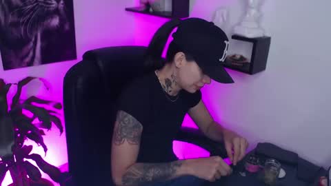 Snapshot of paris_dangelo chatting on 03/02/25, 01:58 Paris D angelo online show from 03/02/25, 01:58