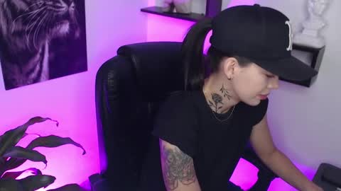 Snapshot of paris_dangelo chatting on 03/11/25, 11:37 Paris D angelo online show from 03/11/25, 11:37
