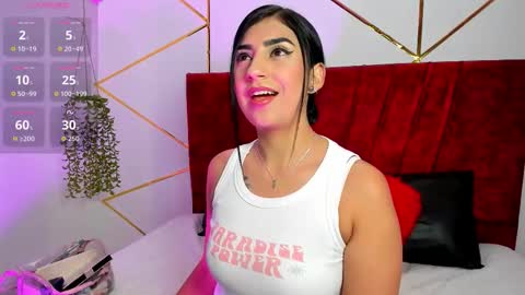 Snapshot of paris_evans_01 chatting on 11/14/25, 01:32 paris_evans_01 online show from 11/14/25, 01:32