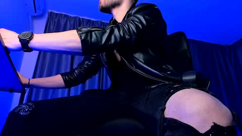 Paris online show from 12/27/24, 02:14