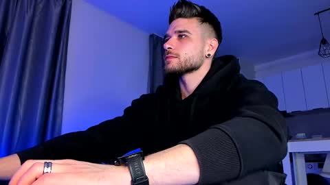 Paris online show from 02/13/25, 04:50