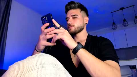 Paris online show from 09/24/25, 09:07