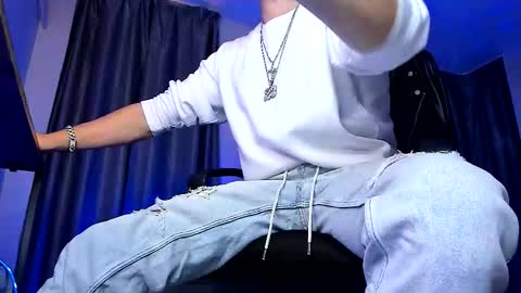 Snapshot of paris_lock chatting on 11/08/25, 09:24 Paris online show from 11/08/25, 09:24