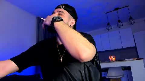 Snapshot of paris_lock chatting on 11/20/25, 05:12 Paris online show from 11/20/25, 05:12